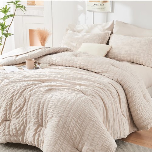 HYMOKEGE Seersucker Queen Comforter Set 3 Pieces, Lightweight Bedding Sets for All Seasons with 1 Soft Down Alternative Comforter and 2 Pillow Shams, Beige