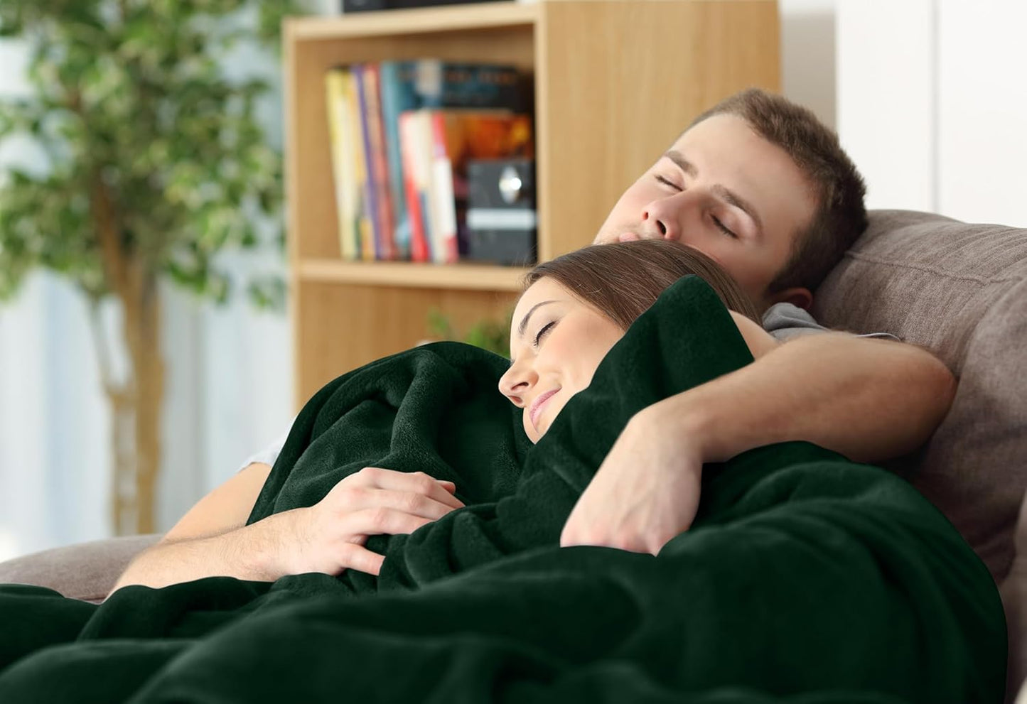 Utopia Bedding Fleece Blanket - Luxury Soft Microfiber Twin Size in Forest Green (60x80 Inch)