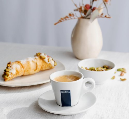 Lavazza Top Class Whole Bean Coffee Blend, Medium Espresso Roast Bag, 2.2 Pound (Pack of 1), Authentic Italian, Blended and roasted in Italy, Full bodied with smooth and balanced flavor