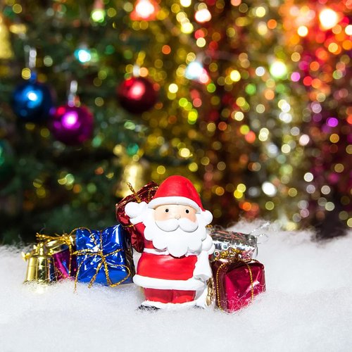 Apragaz Artificial Snow Decoration - Fluffy Flame Resistant Fake Snow for Christmas Trees & Winter Villages | 5.6 OZ