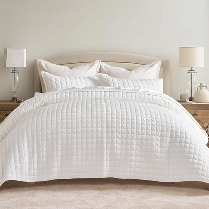RECYCO Luxury Velvet Quilt Set Full Queen Size Bedding Sets, Ultra Soft Velvet Comforter Set, Lightweight Channel Box Stitch Oversized Bedspread Coverlet for All Season, with 2 Shams, Bright White