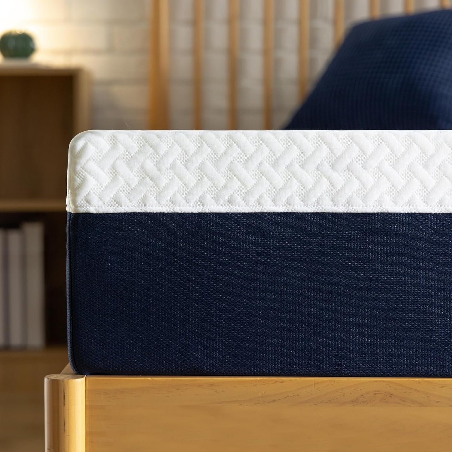 Zinus 12 Inch Queen Cooling Comfort Hybrid Mattress - Fiberglass Free, Medium Firm, Motion Isolation, Certified Safe Foams