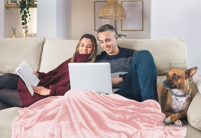 Utopia Bedding Fleece Blanket King Size Pink 300GSM Luxury Fuzzy Soft Anti-Static Microfiber Bed Blanket (90x102 Inch)