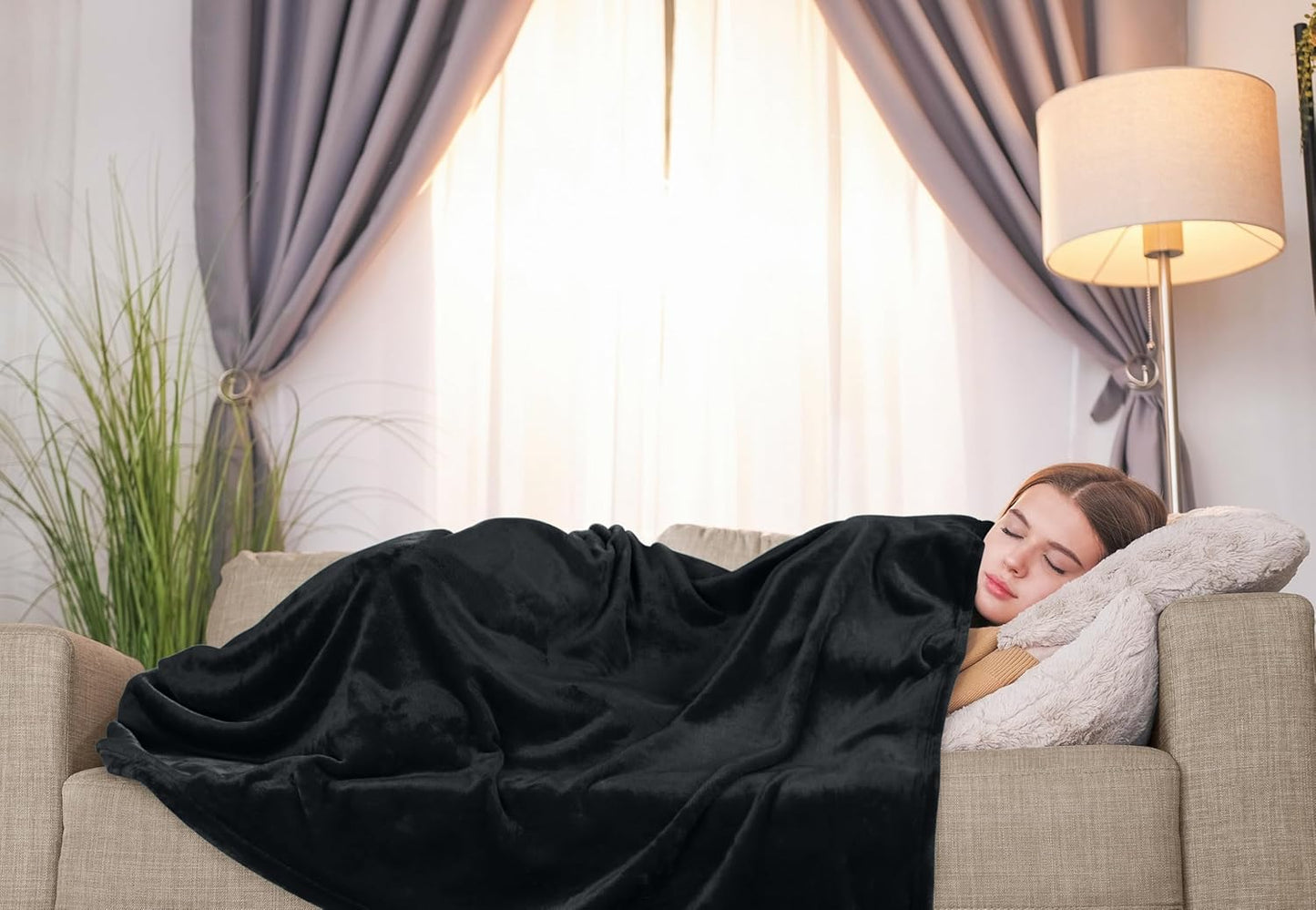 Utopia Bedding Fleece Blanket - XL Ultra Soft Warm Throw in Black (50x70 Inches) | Cozy All-Season Home Decor Gift