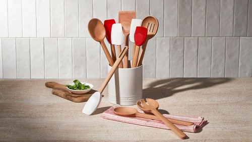 Le Creuset Wooden Serving Fork - Premium Quality Kitchen Utensil | Durable & Stylish Design