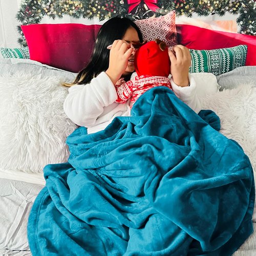 Bedsure Teal Blue Fleece Blanket - Soft, Lightweight 300GSM Plush Throw for Bed, Sofa, Travel, Camping 50x70