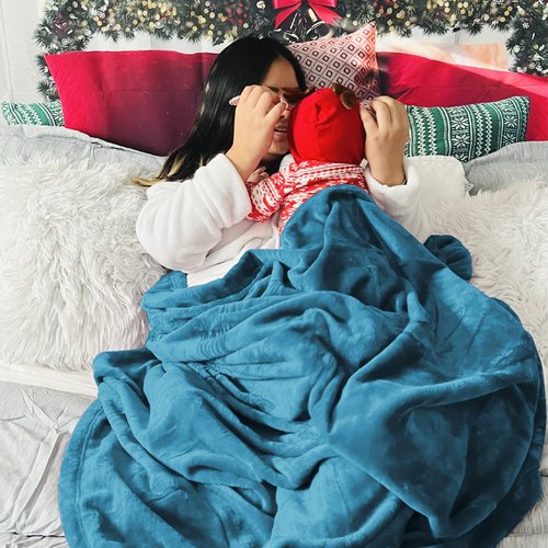 Bedsure GentleSoft Twin XL Fleece Blanket Dorm Bedding - Lightweight Soft Cozy Blankets for Bed, Sofa, Couch, Travel, Camping, Teal Blue, 66"x90"