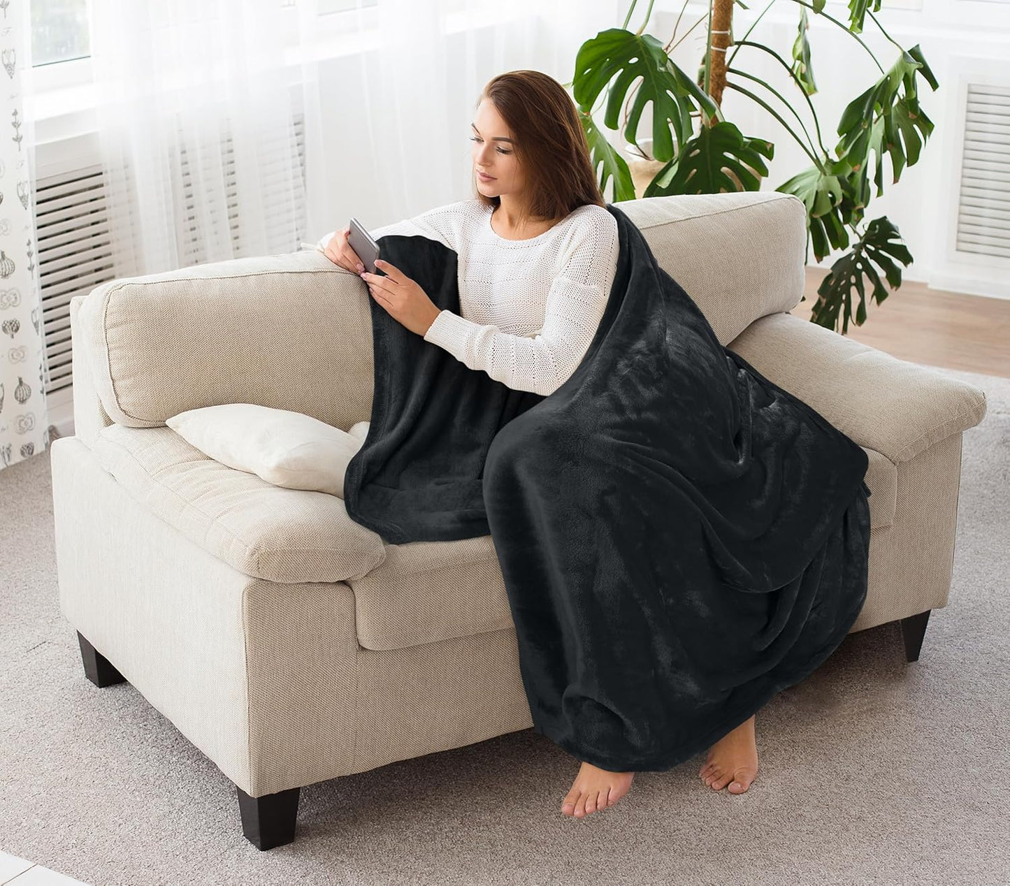 Utopia Bedding Fleece Blanket - XL Ultra Soft Warm Throw in Black (50x70 Inches) | Cozy All-Season Home Decor Gift