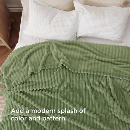 Bedsure GentleSoft Fleece King Blanket - Cozy 108x90 Inches in Reseda Green for Ultimate Comfort